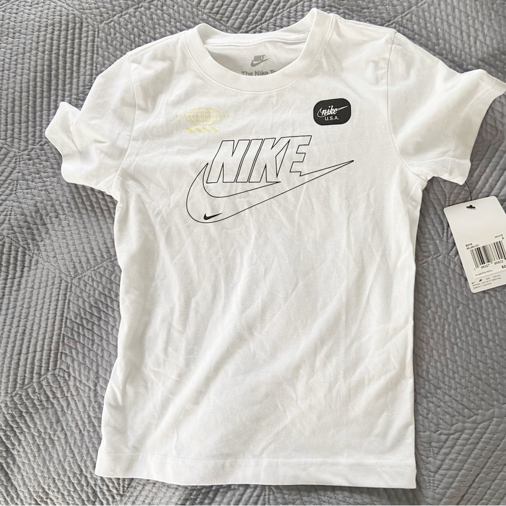 Nike Kids Tee Size 6 NEW with tags